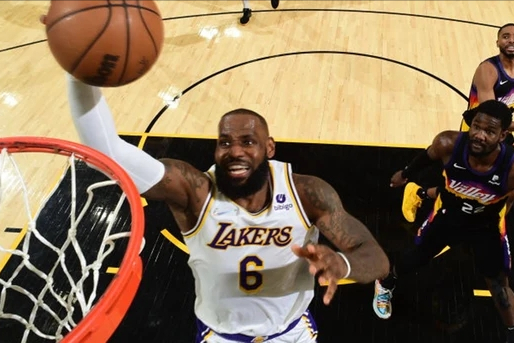  詹姆斯里程碑之夜，湖人擒获国王迎五连胜