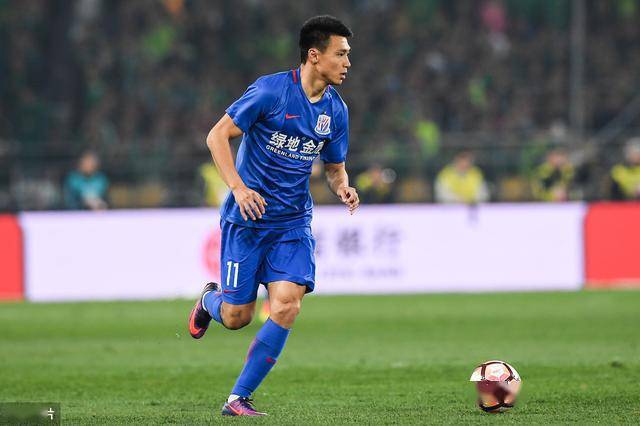  边路快马突破，单骑闯关上演帽子戏法