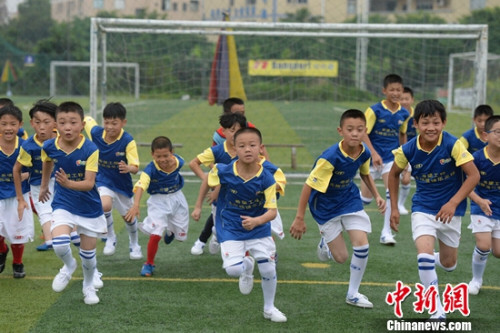  青少年篮球训练营，百名新苗开启特训