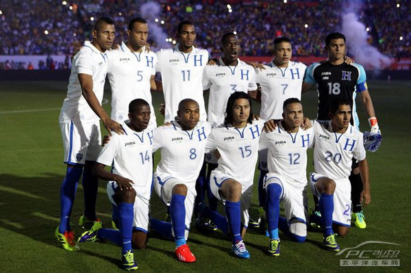  欧冠淘汰赛激情碰撞，顶级球星闪耀赛场