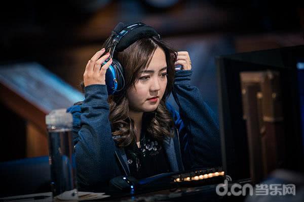  电竞女将巾帼不让须眉勇夺冠军