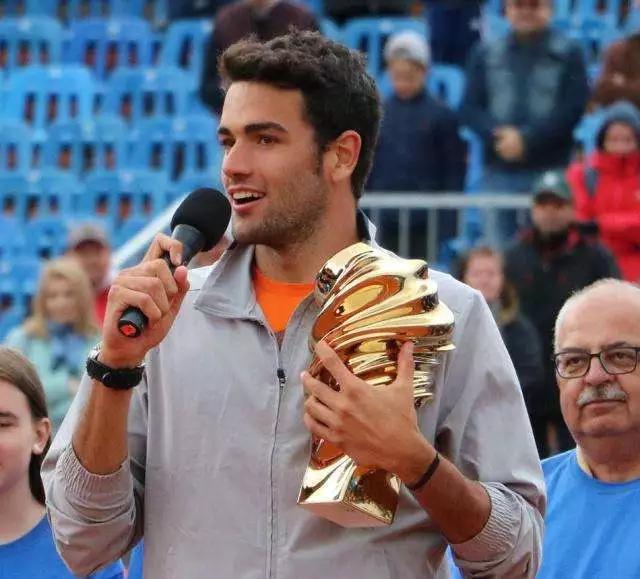  贝雷蒂尼暴力正手发威，速胜对手轻松过关