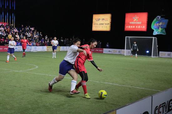  足球特色小镇落成，体旅融合激活经济  